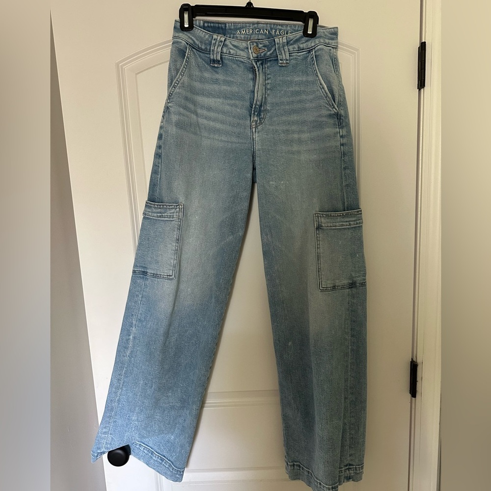 Like new American Eagle loose fit cargo jeans, size 0